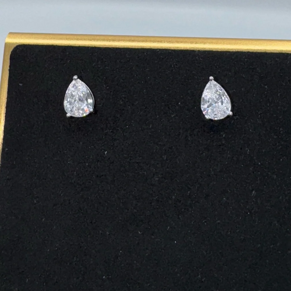 1ct Pear Cut Studs - Picture 6 of 11